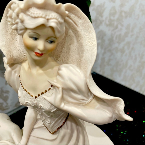 Giuseppe Armani Vintage Capodimonte Figurine " Bride on Balaustre" #0885F MINT - Picture 2 of 9